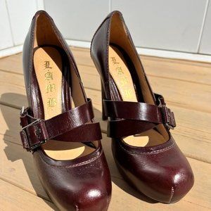 L.A.M.B. Round Toe Leather Cris-Cross Pumps Stilettos